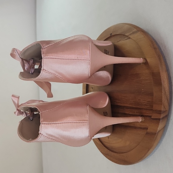 Cupid Pale Pink Lace Up Heels Booties. Size 8 - Picture 5 of 7